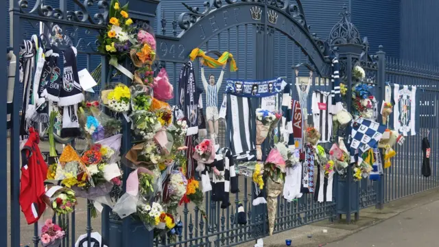 Tributes to Cyrille Regis at the gates of West Brom