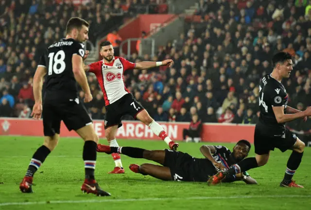 Shane Long scores for Southampton