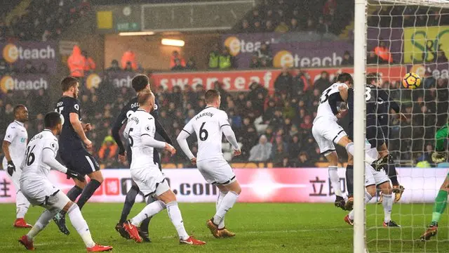 Fernando Llorente scores for Tottenham