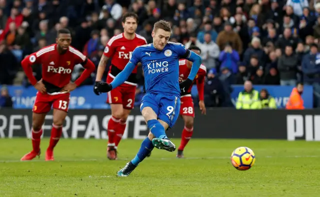 Jamie Vardy scores a penalty