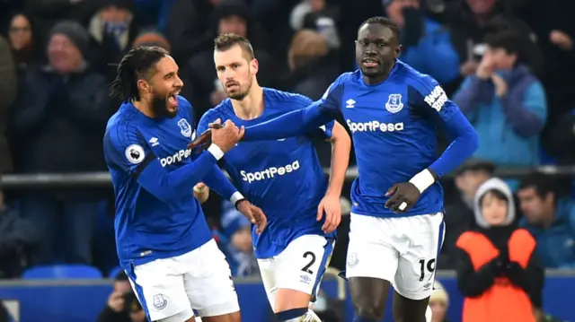 Oumar Niasse of Everton celebrates