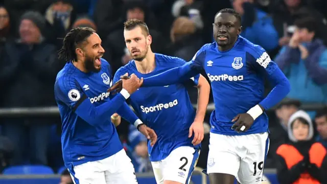 Oumar Niasse of Everton celebrates