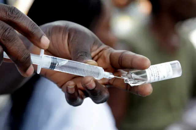 A Congolese health worker prepares to vaccinate a resident during an emergency campaign of vaccination against yellow fever in Kisenso district, of the Democratic Republic of Congo"s capital Kinshasa, July 20, 2016