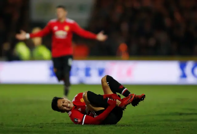 Sanchez is fouled for Manchester United