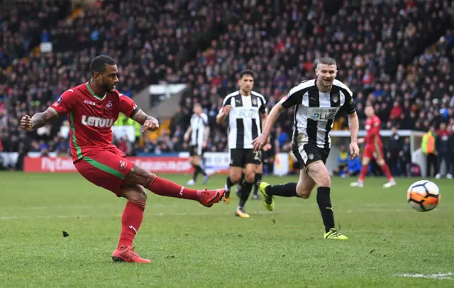 Luciano Narsingh of Swansea City scores