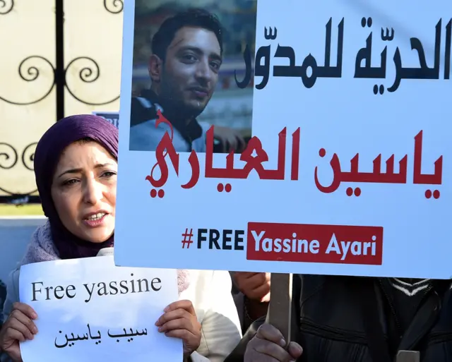 Tunisian protestors shout slogans in front of the military tribunal in Tunis on January 20, 2015 during a trial of Tunisian bloger and journalist Yassine Ayari.