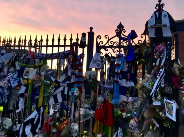 Flags on gates