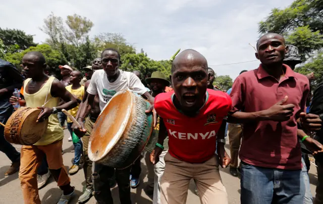 30/01/2018 Reuters Supporters of Kenyan opposition leader Raila Odinga of the National Super Alliance (NASA) coalition gesture as they walk along a street ahead of his planned swearing-in ceremony as the president of the People's Assembly in Nairobi, Kenya January 30, 2018