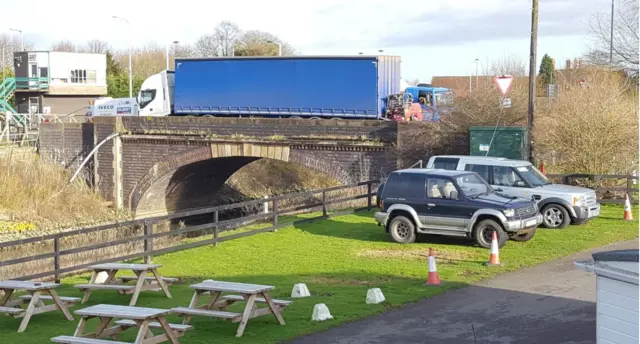 hubberts bridge