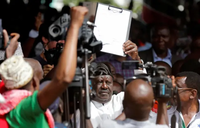 Kenyan opposition leader Raila Odinga of the National Super Alliance (NASA) coalition takes a symbolic presidential oath in front of his supporters in Nairobi, Kenya January 30, 2018