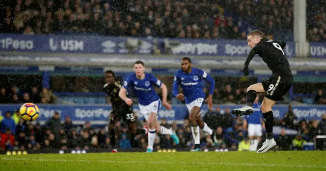 Jamie Vardy pulls one back from the spot