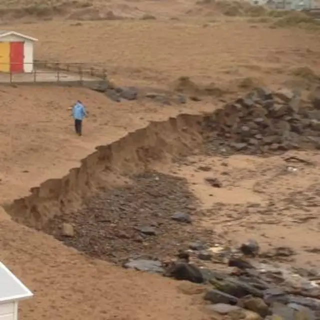 Sand cliff at Summerleaze beach