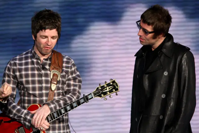 Noel (l) and Liam Gallagher