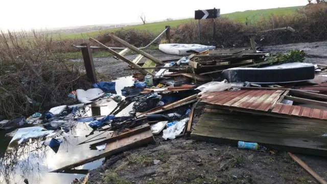 Rubbish in Thurnscoe, Barnsley