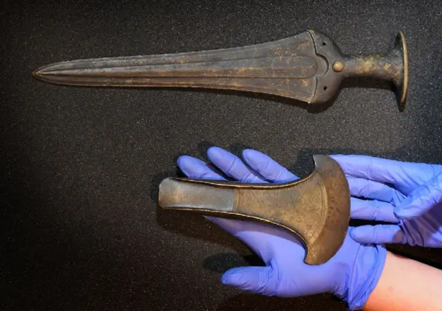 The Arreton copper dagger and axe