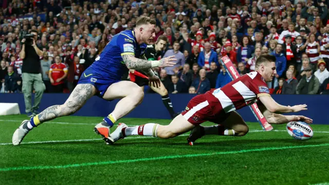 Tom Davies scores his try