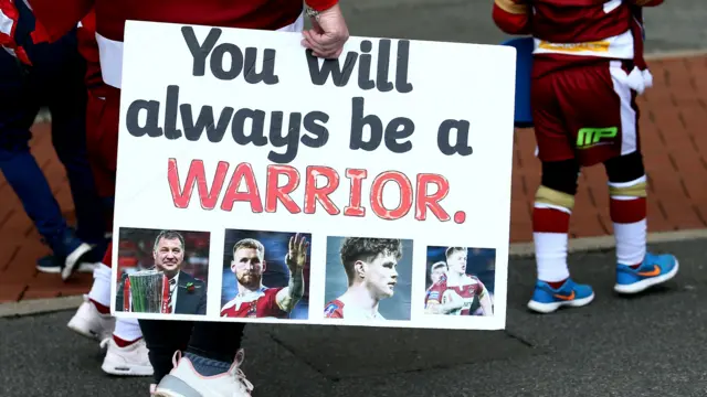 Wigan fans play tribute to departing players and coach