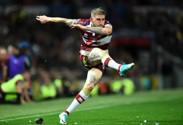 Sam Tomkins kick