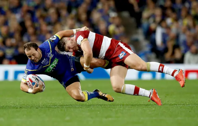 Warrington Wolves' Tyrone Roberts (left) and Wigan Warriors' George Williams