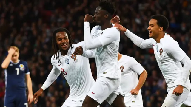 Eder celebrates after putting Portugal ahead