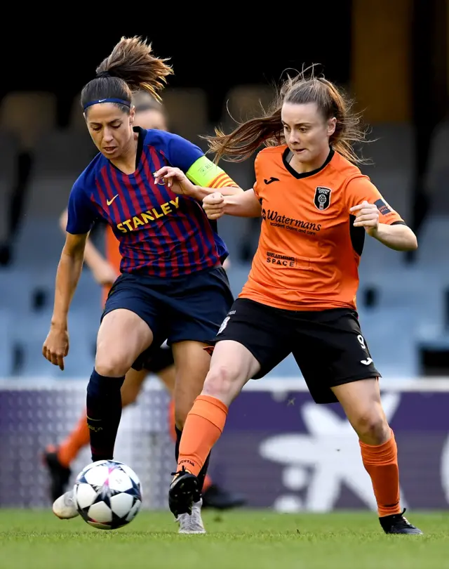 Vicky Losada up against Glasgow City's Kirsty Howat