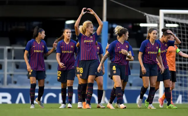 Keira Hamraoui (centre) celebrates her goal for Barcelona