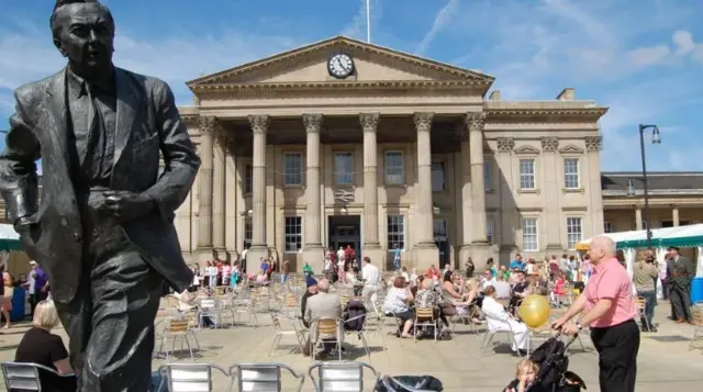 Huddersfield train station