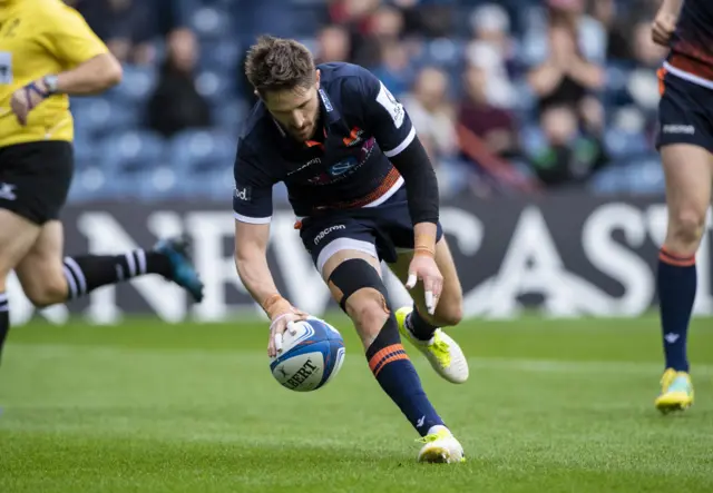 Henry Pyrgos touches down for Edinburgh's second try