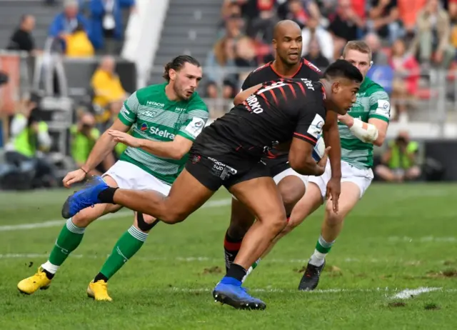 Julian Savea runs with the ball for Toulon against Newcastle