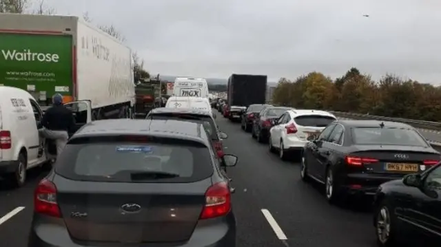 Traffic on the M40 following the crash