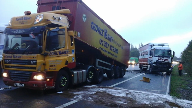 M1 lorry crash