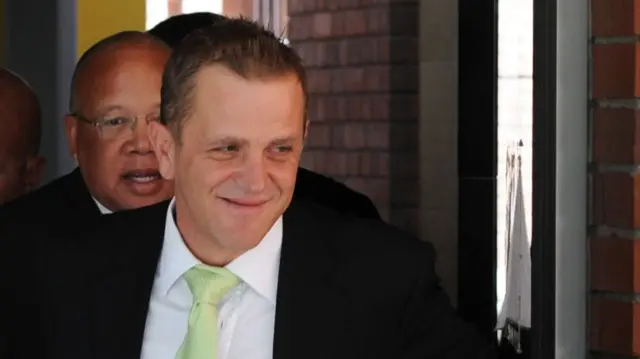 Pete Mihalik leaves court in 2011