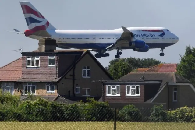 Plane coming into land