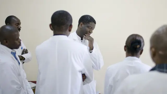 Denis Mukwege talking to colleagues