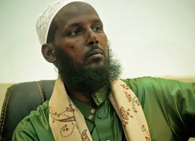 Former Deputy Leader and spokesman of Somalia's Al-Qaeda-affiliated Shebab rebels, Sheikh Mukhtar Robow, also known as Abu Mansur, speaks to journalists on August 15, 2017 in Mogadishu.