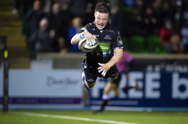 George Horn scores a try for Glasgow