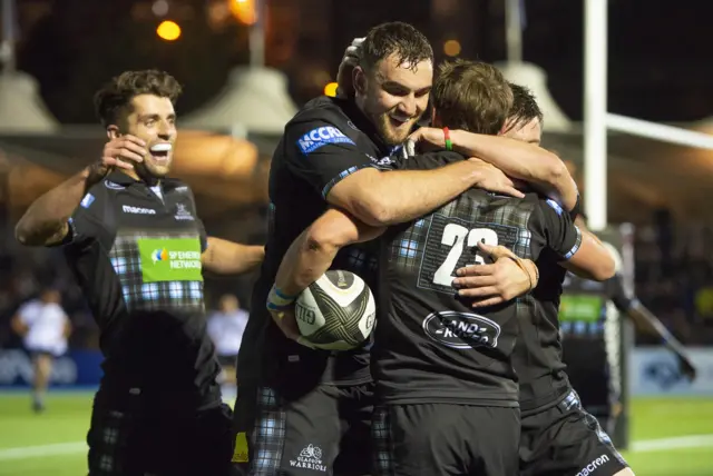 Glasgow celebrate Peter Horne's try