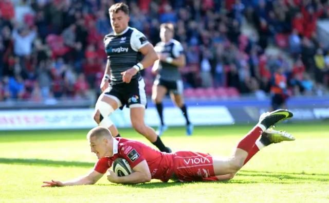 Johnny McNicholl crosses for the opening try of the game