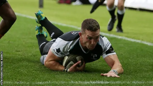 George North scoring a try