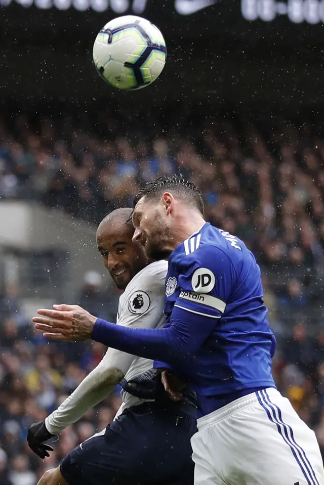 Lucas Moura header