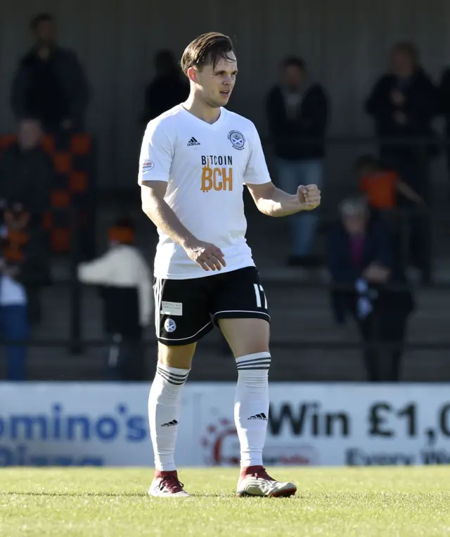 Lawrence Shankland celebrates his goal against Dundee United