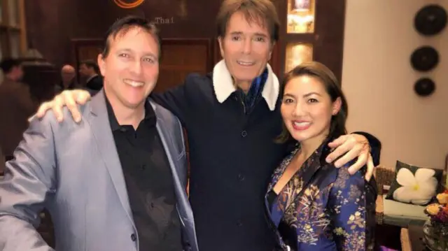 Cliff Richard with the owners of Tarn Thai