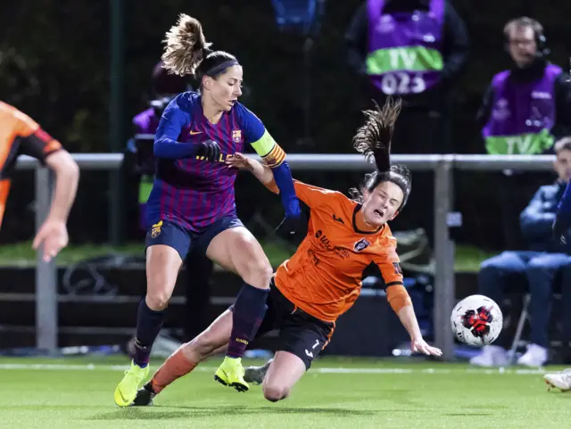 Barcelona's Vicky Losada (left) takes on Glasgow City's Abbi Grant.