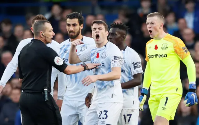 Everton players protest