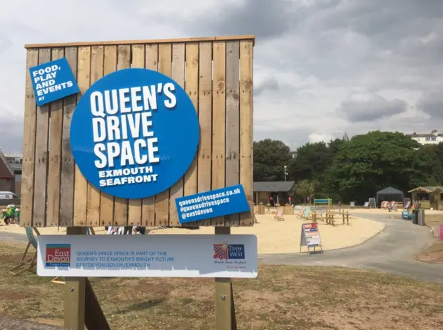 Queen's Drive space sign