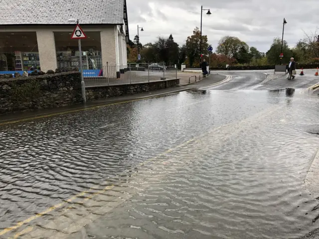 Windermere Road, Grange, showing the "shore" of flooded area in daylight