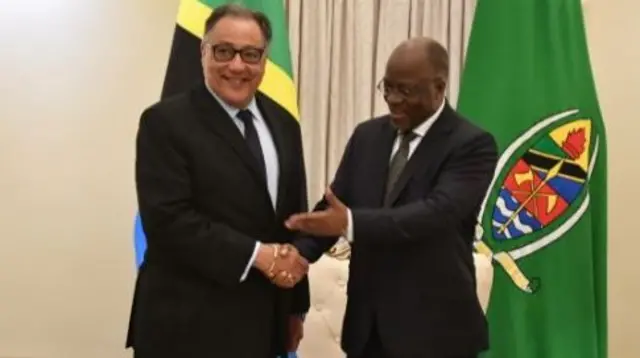 President John Magufuli (R) welcoming World Bank VP for Africa Hafez Ghanem (L)