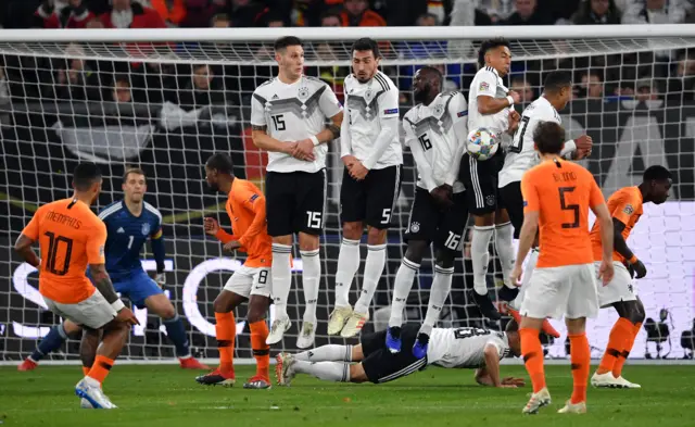 Memphis Depay takes free-kick