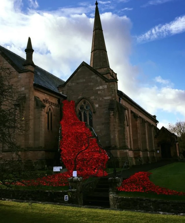 Keswick parish church with the waterfall of poppies from the roof to the churchyard