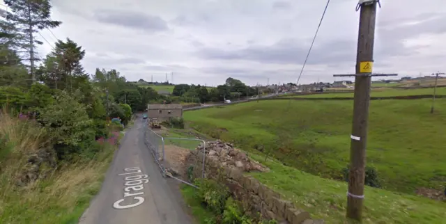 The one-way Cragg lane which leads down to Brighouse Road, Denholme